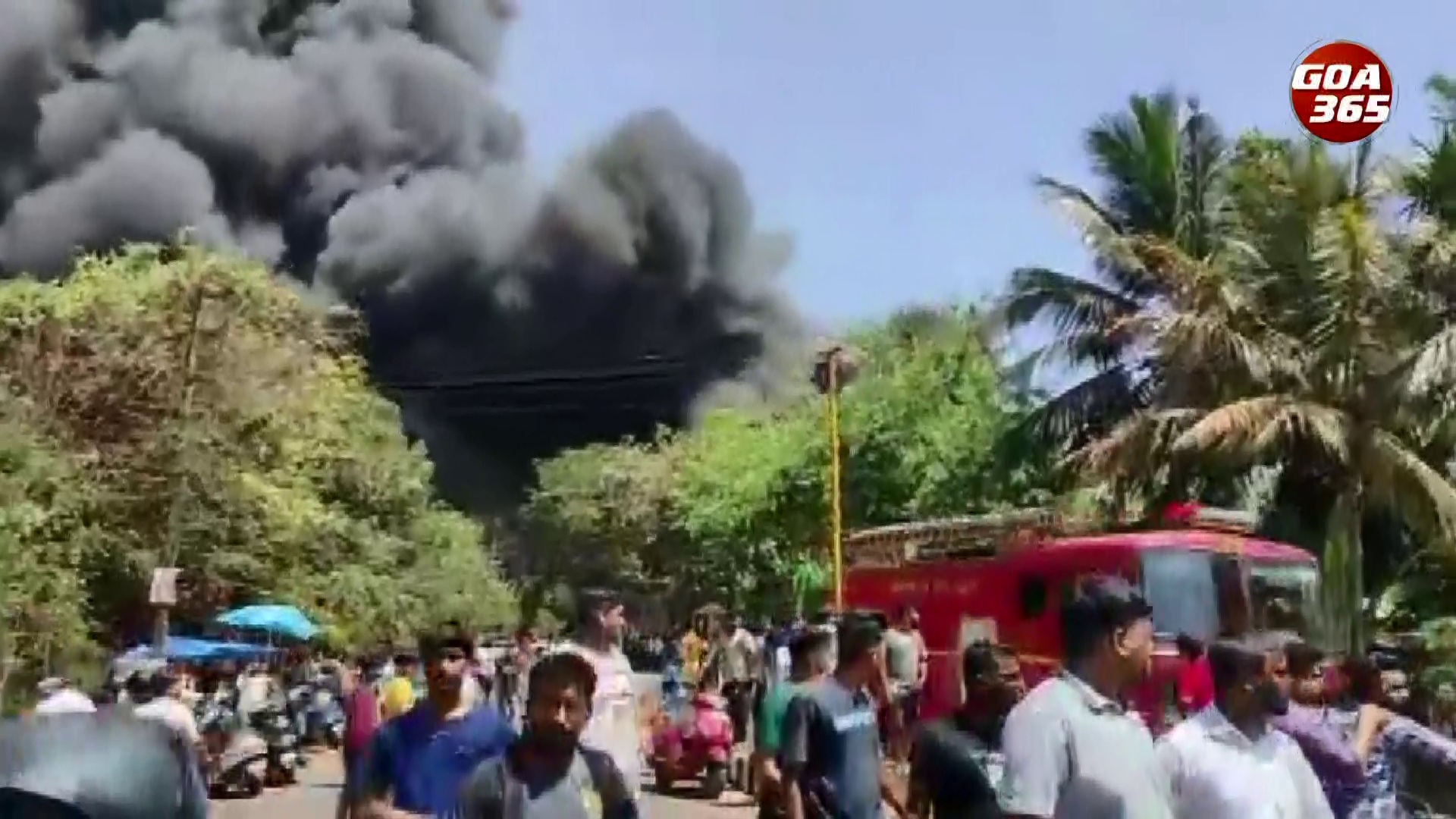 Massive fire breaks out near petrol pump in Ponda || ENGLISH || GOA365