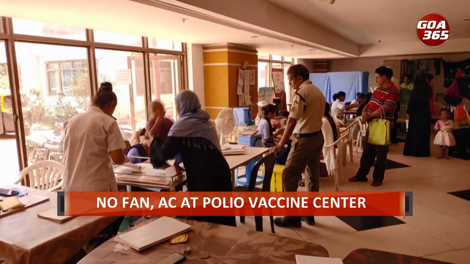 Children and infants forced to wait in sweltering heat for polio vaccine in Vasco  